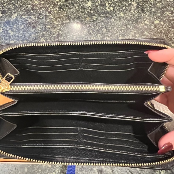 black zippy Louis Vuitton wallet - Picture 5 of 8